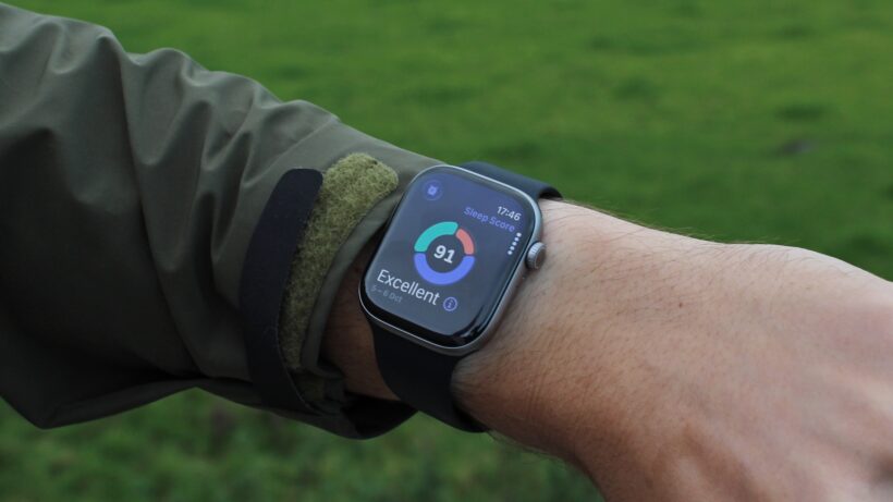 apple-watch-series-11-sleep-score-green-jacket